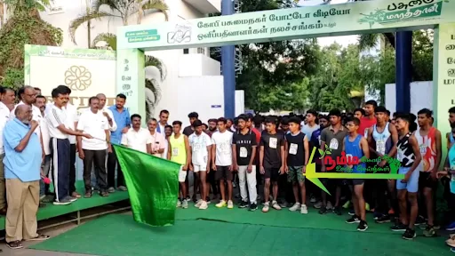 கோபிசெட்டிபாளையத்தில் உலக புகைப்பட தினத்தை முன்னிட்டு கோபி போட்டோ வீடியோ ஒளிப்பதிவாளர்கள் சங்கம் சார்பில் 4 பிரிவுகளின் கீழ் நடைபெற்ற மரத்தான் போட்டியில் 300க்கும் மேற்பட்ட ஆண்கள் பெண்கள் சிறுவர் சிறுமியர்கள் பங்கேற்றனர். 1 1723982363931940 0