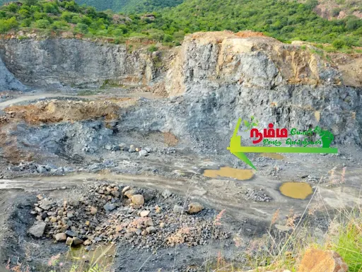 கோபிசெட்டிபாளையம் அருகே வருவாய் துறையினரால் சீல் வைக்கப்பட்டிருந்த கல் குவாரியில் முறைகேடாக நுழைந்து பாறைகளை வெடி வைத்து உடைக்க முயற்சித்த போது எதிர்பாரத விதமாக ஏற்பட்ட வெடிவிபத்தில் இரண்டு தொழிலாளர்கள் உடல் சிதறி உயிழந்தனர். 3 1724309983968408 2
