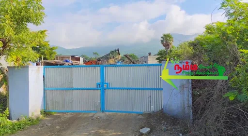 கோபிசெட்டிபாளையம் அருகே வருவாய் துறையினரால் சீல் வைக்கப்பட்டிருந்த கல் குவாரியில் முறைகேடாக நுழைந்து பாறைகளை வெடி வைத்து உடைக்க முயற்சித்த போது எதிர்பாரத விதமாக ஏற்பட்ட வெடிவிபத்தில் இரண்டு தொழிலாளர்கள் உடல் சிதறி உயிழந்தனர். 1 1724309995057640 0