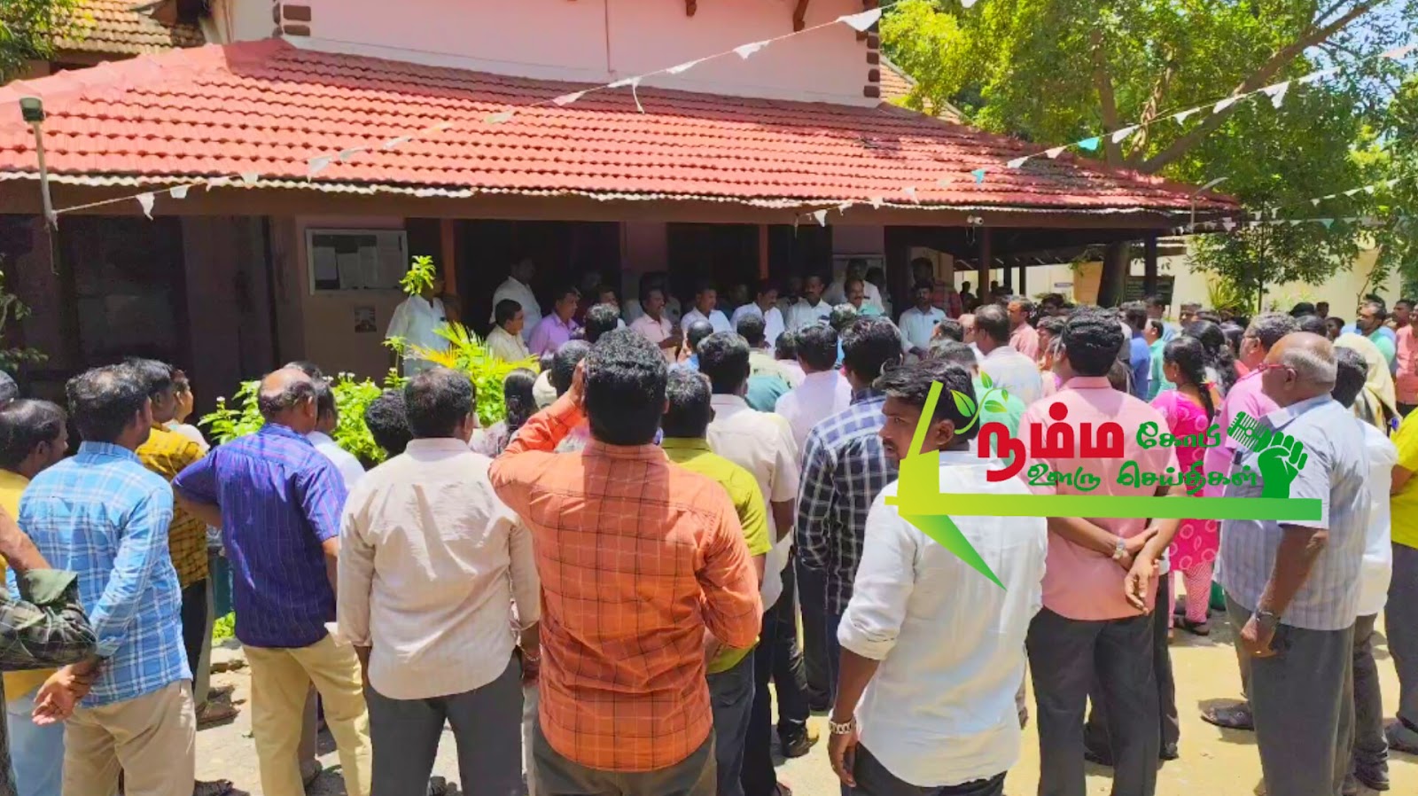கோபி கல்குவாரி வெடி விபத்தில் இருவர் உயிரிழந்த விவகாரத்தில் செய்யப்பட்ட கிராம நிர்வாக அலுவலரின் கிராம நிர்வாக அலுவலரின் தற்காலிக பணிநீக்கம் ரத்து கோபி கோட்டாட்சியர் உத்தரவு 2 1724423022028923 1