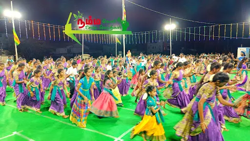 More than 300 women attended the 8th Wilatum and Valli Kummi premiere of the Coagapatum Center near Kopicetipa and the same satirical all-dancing Audi.