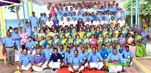 Alumni who met 30 years after the Nambiyur Government Men's Secondary School.