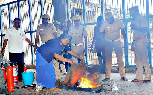 An awareness show on fire prevention measures was held on behalf of Kobe Fire Department for Chief Minister's Breakfast Project Center in Kobe Circle.