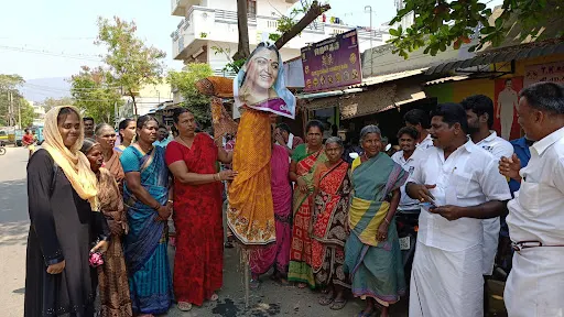 The DMK protested by burning an effigy of Khushpu, an actress and member of the National Commission for Women, who had made controversial comments about the Tamil Nadu government's women's rights allowance for artistes, at TN Palayam near Gobi.