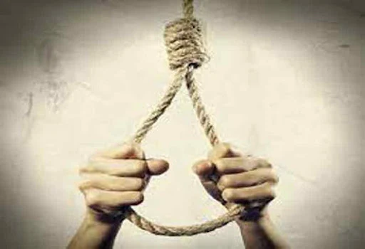 The incident of Gobi Matheswaran Koil Vethi where a distraught husband hanged himself after his wife condemned his drinking habits has caused a tragedy.