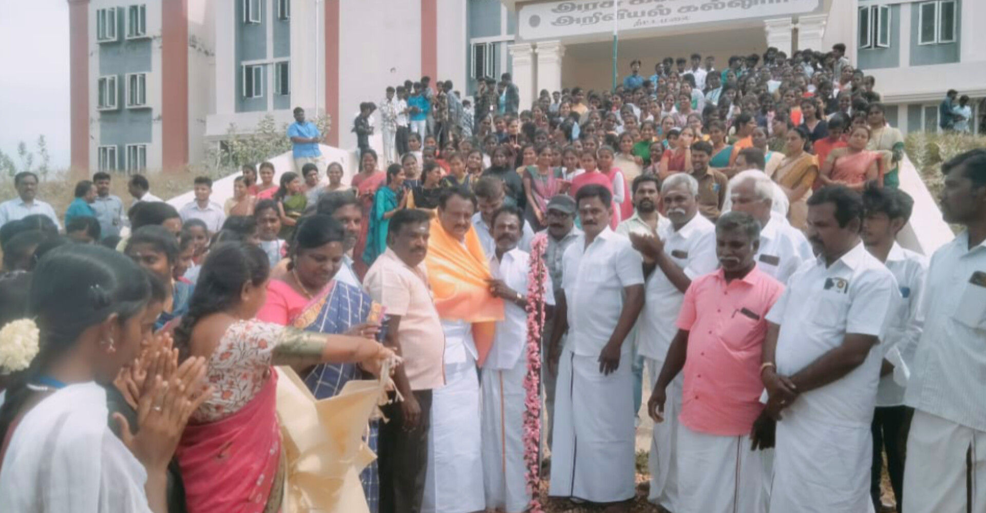நம்பியூர் அரசு கலை கல்லூரிக்கு நமக்கு நாமே திட்டத்தின் கீழ் ரூ 15 லட்சம் மதிப்பில் புதிய காங்கிரீட் சாலை அமைக்கும் பணி துவக்க விழா 2 InShot 20240924 124046332