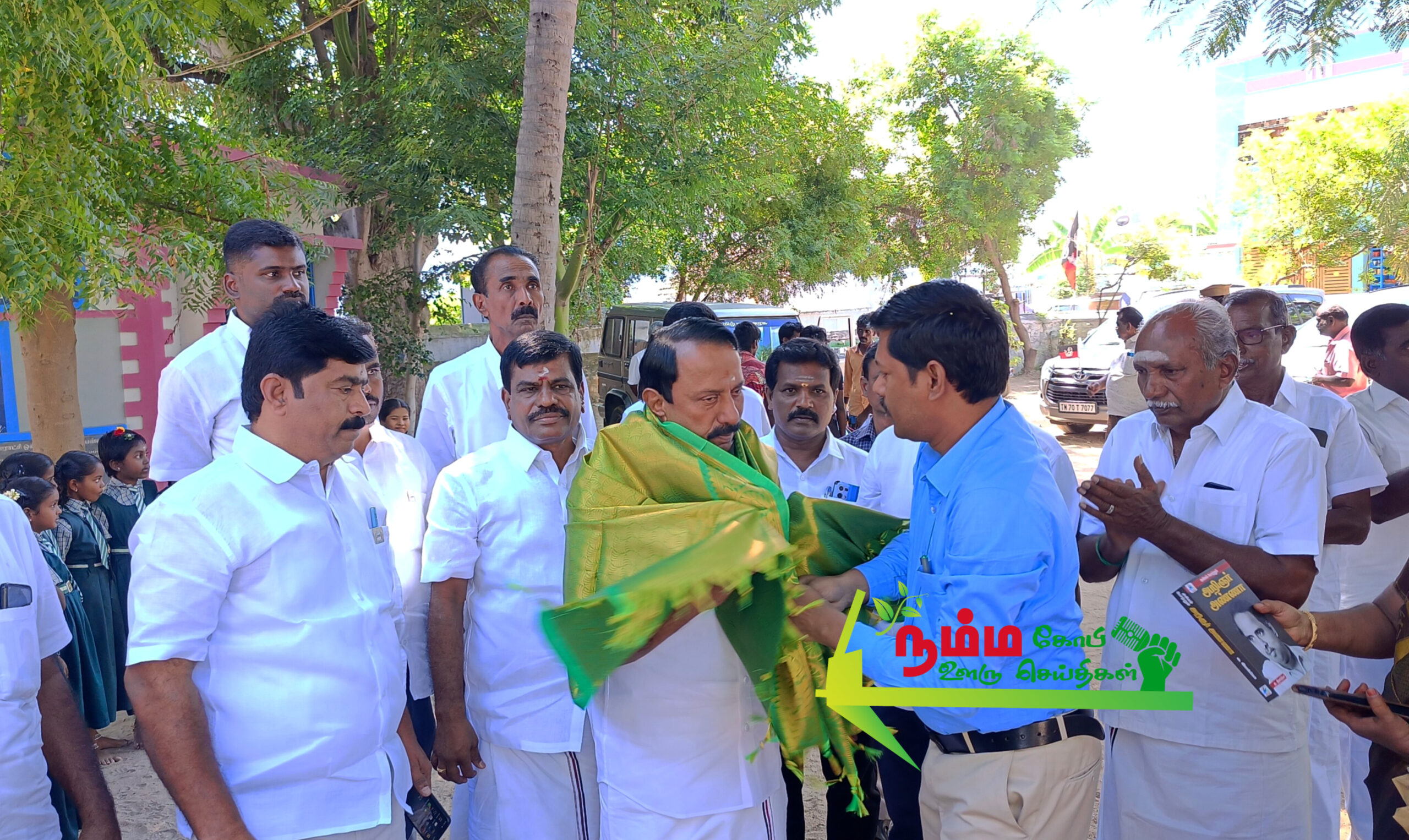 நம்பியூர் ஒன்றியத்தில் 2 கோடியே 63 லட்சம் மதிப்பீட்டில் புதிய பணிகள் மற்றும் நடந்து முடிந்த பணிகள் துவக்க விழாகோபி சட்டமன்ற உறுப்பினர் கே. ஏ . செங்கோட்டையன் கலந்துகொண்டு தொடங்கி வைத்தார். 1 InShot 20240924 215037365 scaled