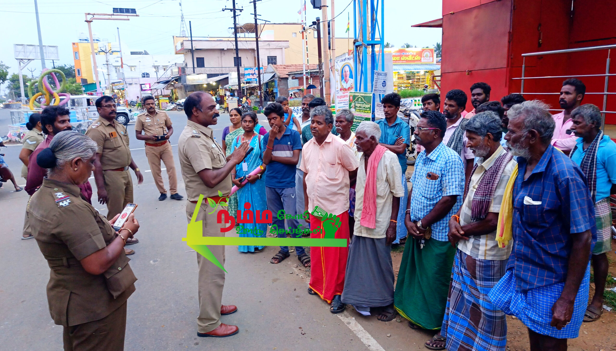 நம்பியூர் காவல்துறை சார்பில் காவலன் செயலி குறித்து பொதுமக்கள் மற்றும் மாணவ மாணவியர்களின் விழிப்புணர்வு ஏற்படுத்தப்பட்டது. 1 InShot 20241008 130709242 scaled