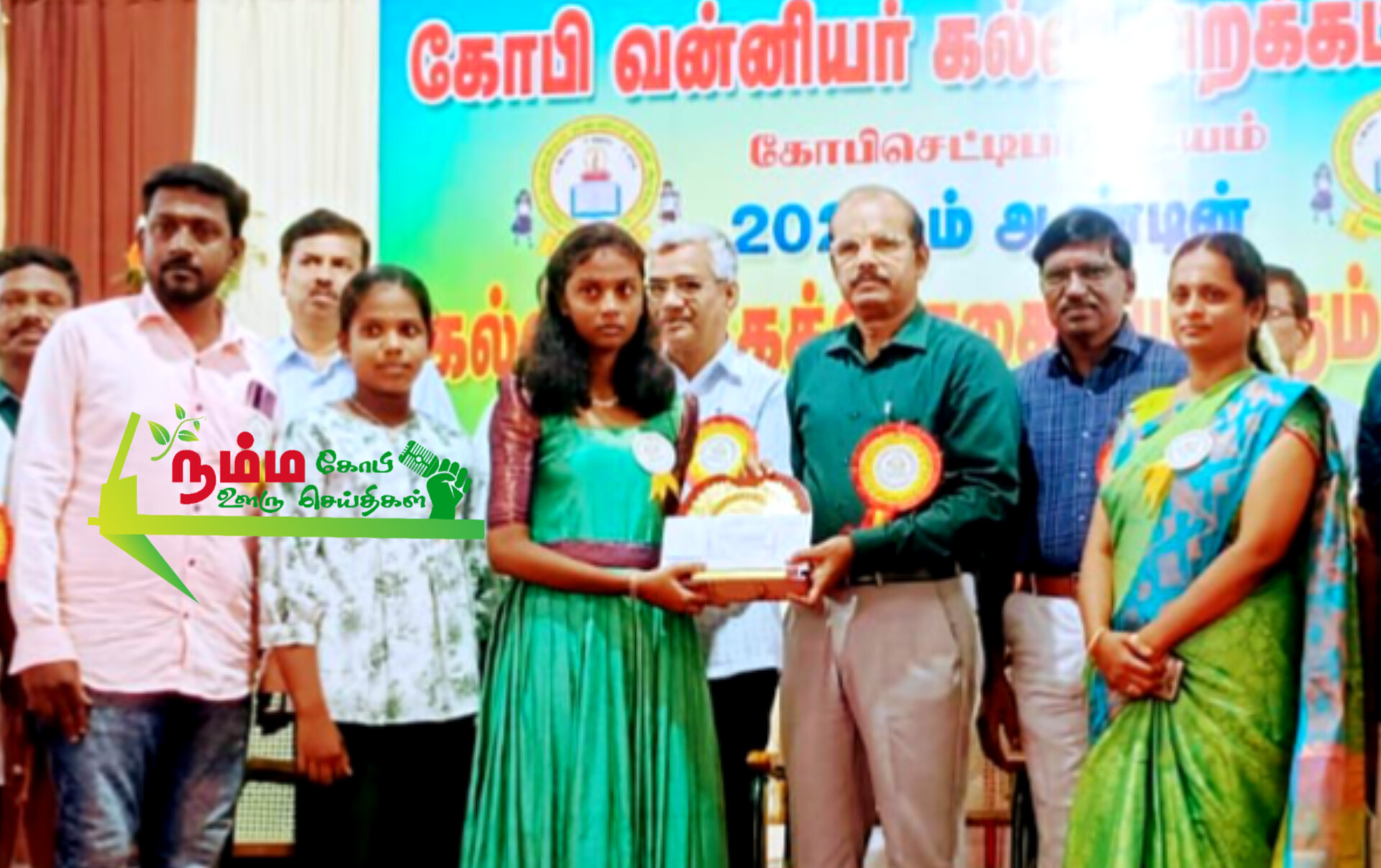 கோபி வன்னியர் கல்வி அறக்கட்டளை சார்பாக 2024 ஆம் ஆண்டின் 10 மற்றும் 12ம் வகுப்பிற்கான கல்வி ஊக்கத் தொகை வழங்கும் விழா தனியார் திருமண மண்டபத்தில் நடைபெற்றது. 1 InShot 20241014 110400894