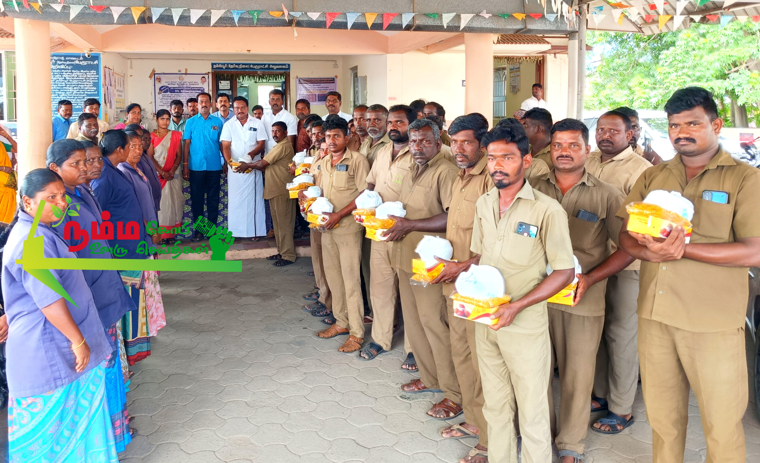 நம்பியூர் பேரூராட்சி தூய்மை பணியாளர்களுக்கு தீபாவளி சீருடை 1 InShot 20241103 102358493 scaled