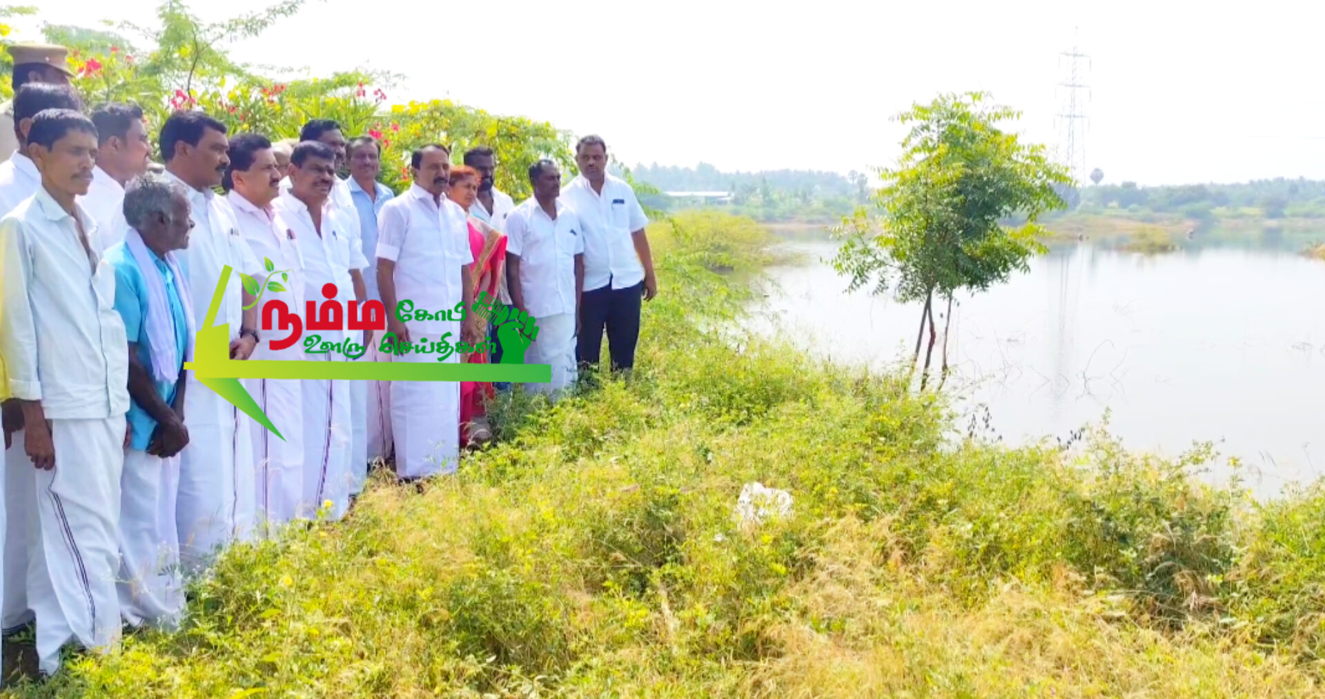 கோபிசெட்டிபாளையம் அடுத்துள்ள கொளப்பலூர் செட்டியாம்பதி பகுதியில் சுமார் 60 ஏக்கர் பரப்பளவில் அமைத்துள்ள குளம் அத்திக்கடவு அவிநாசி திட்டத்தில் சேர்க்கப்பட்டு நீர் நிரப்பப்பட்டு வருகிறது,இந்த குளம் நிரம்பும் தருவாயில் உள்ள நிலையில் இன்று முன்னாள் அமைச்சரும் கோபி சட்டமன்ற உறுப்பினருமான கே.ஏ.செங்கோட்டையன் நேரில் சென்று பார்வையிட்டு ஆய்வு செய்தார். 3 InShot 20241201 103204117