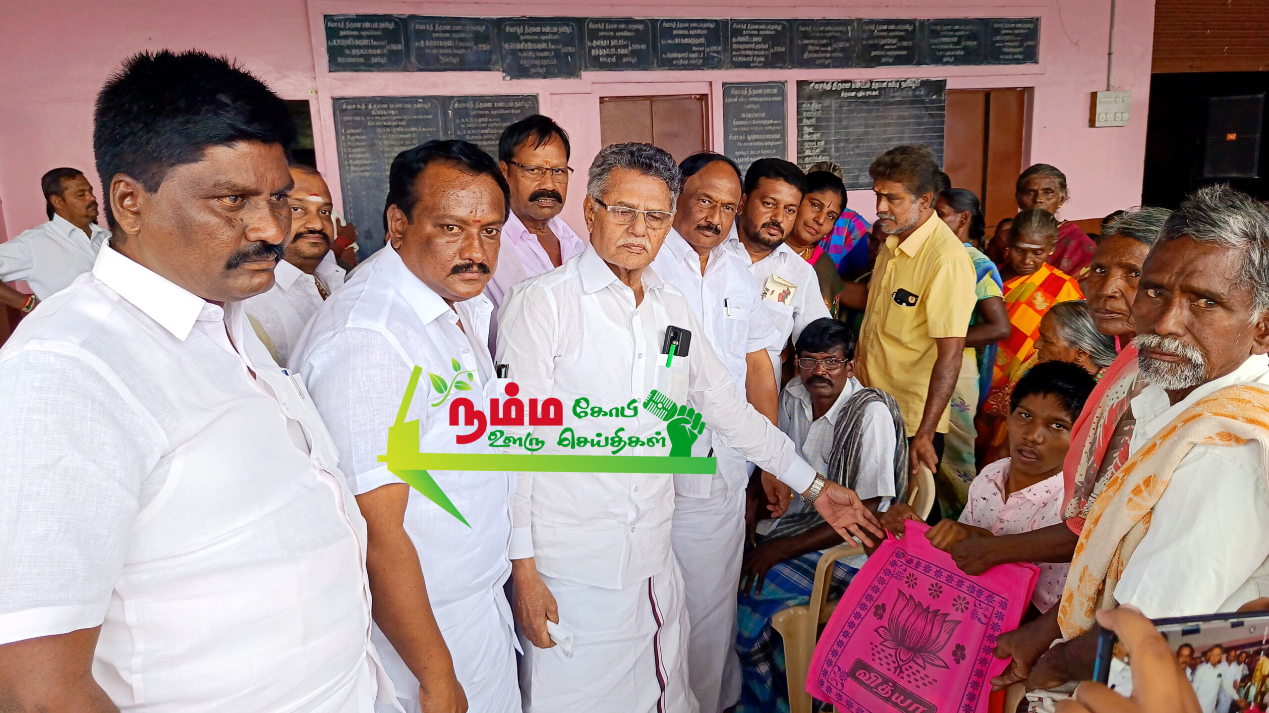 நம்பியூர் தனியார் திருமண மண்டபத்தில் தமிழ்நாடு துணை முதலமைச்சர் உதயநிதி ஸ்டாலின் அவர்களின் 48வது பிறந்த நாளை முன்னிட்டு நலத்திட்ட உதவிகள் வழங்கும் விழா 1 InShot 20241204 073036203 scaled