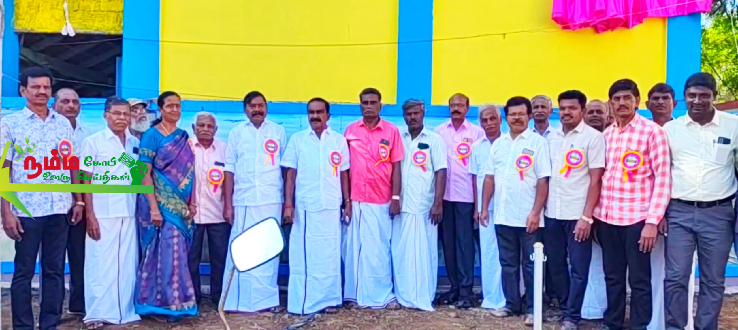 கோபிசெட்டிபாளையம் அடுத்துள்ள பங்களாபுதூர் செயல்பட்டு வரும் ஊராட்சி ஒன்றிய தொடக்கப்பள்ளி நூற்றாண்டு விழாவில் பல லட்சம் ரூபாய் மதிப்பிலான கல்விச் சிறுவர்களை ஊர்வலமாக கொண்டு சென்ற முன்னாள் மாணவர்கள் சீர்வரிசையாக கொண்டு சென்று பள்ளிக்கு வழங்கினார். 3 InShot 20250317 145948737 scaled