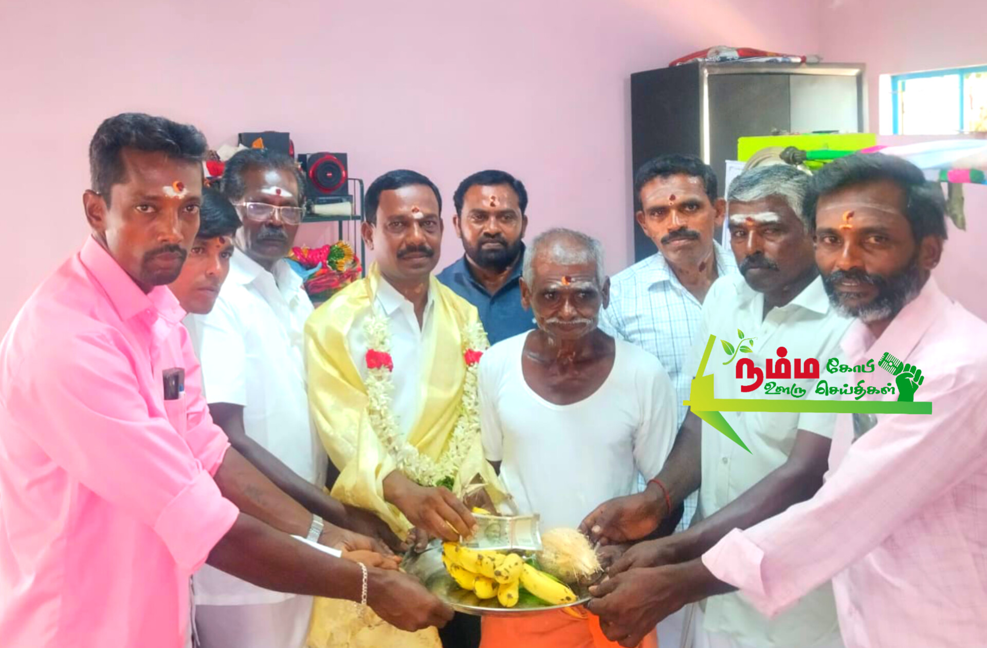 கெட்டிச் செவியூர் முன்னாள் ஊராட்சி மன்ற தலைவர் K. M.மகுடேஸ்வரன் அவர்கள். காளியப்பம் பாளையம் ஸ்ரீ தன்னாசி மாரியம்மன் திருக்கோயில் திருவிழாவுக்கு நன்கொடை ரூ 5000 வழங்கப்பட்டது 3 InShot 20250430 075817585