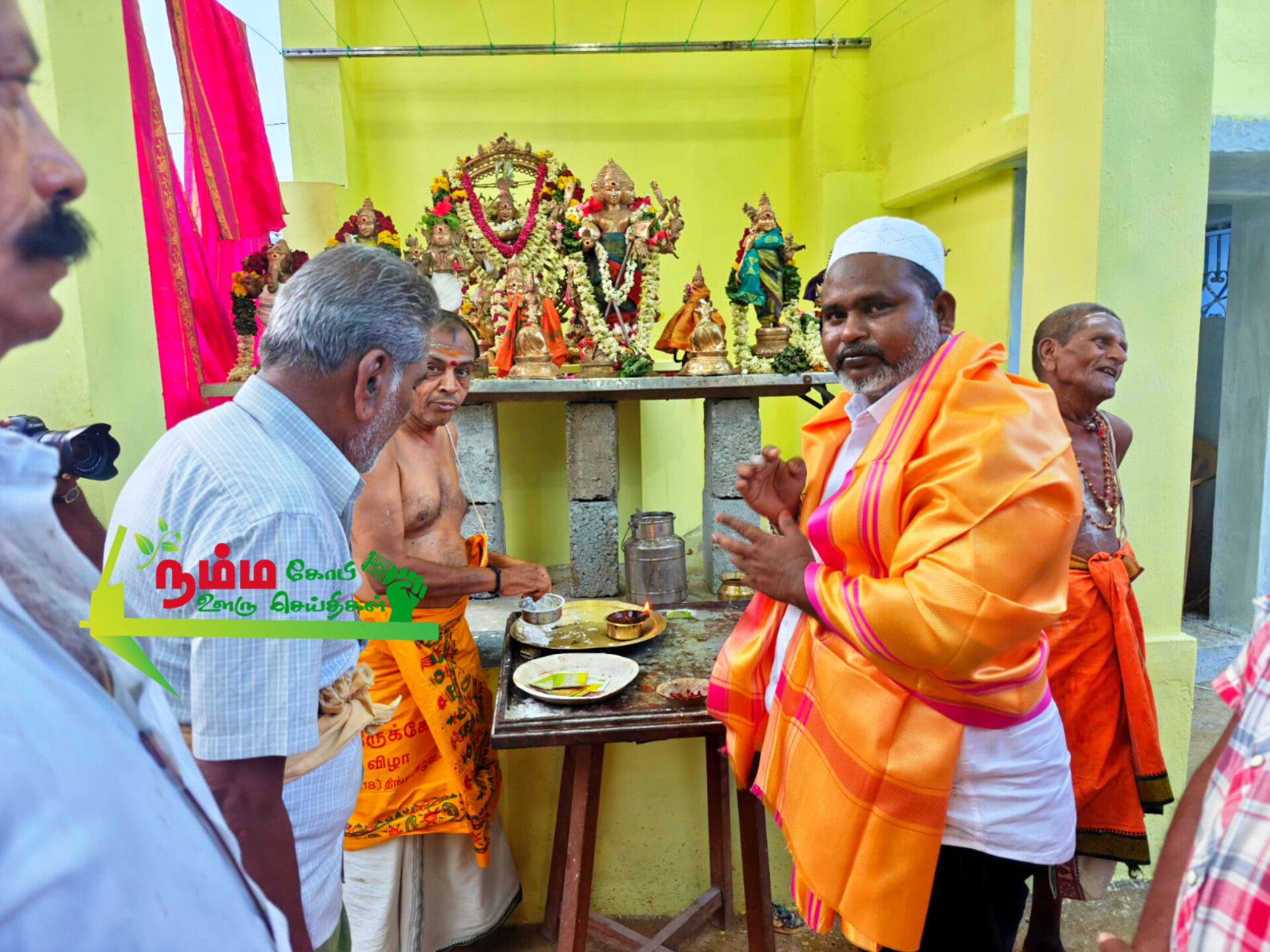 நம்பியூர் சிவன் கோவில் கும்பாபிஷேகத்திற்கு சீர்வரிசை கொண்டு வந்த இஸ்லாமியர்கள் 2 InShot 20250503 144239292