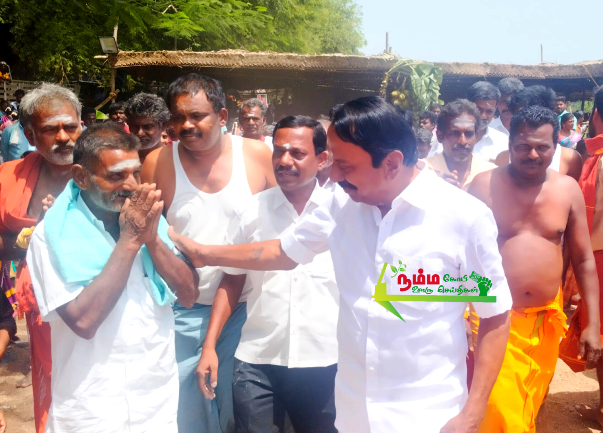 அருள்மிகு ஶ்ரீ பெரியாண்டவர் மற்றும் அருள்மிகு ஸ்ரீ ஆஞ்சநேயர் திருக்கோயில்களில் எழுந்தருள்புரியும் ஸ்ரீ குரு ஸ்ரீ பெரியாண்டவர் ஸ்ரீ அம்மன் ஸ்ரீ ராமபிரான் ஸ்ரீ ஆஞ்சநேயர் ஸ்ரீ ஓம் காளியம்மன் ஸ்ரீ தாத்தா பாட்டிகள் ஆகியோர் சுவாமிகளுக்கு ஆற்றில் தீர்த்தவாரி திருவிழா நடைபெற்றது திருவிழாவிற்கு நன்கொடை ரூ 15000 வழங்கப்பட்டது . 1 InShot 20250621 105020892
