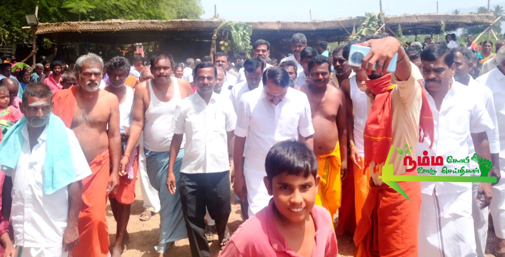அருள்மிகு ஶ்ரீ பெரியாண்டவர் மற்றும் அருள்மிகு ஸ்ரீ ஆஞ்சநேயர் திருக்கோயில்களில் எழுந்தருள்புரியும் ஸ்ரீ குரு ஸ்ரீ பெரியாண்டவர் ஸ்ரீ அம்மன் ஸ்ரீ ராமபிரான் ஸ்ரீ ஆஞ்சநேயர் ஸ்ரீ ஓம் காளியம்மன் ஸ்ரீ தாத்தா பாட்டிகள் ஆகியோர் சுவாமிகளுக்கு ஆற்றில் தீர்த்தவாரி திருவிழா நடைபெற்றது திருவிழாவிற்கு நன்கொடை ரூ 15000 வழங்கப்பட்டது . 2 InShot 20250621 105057710