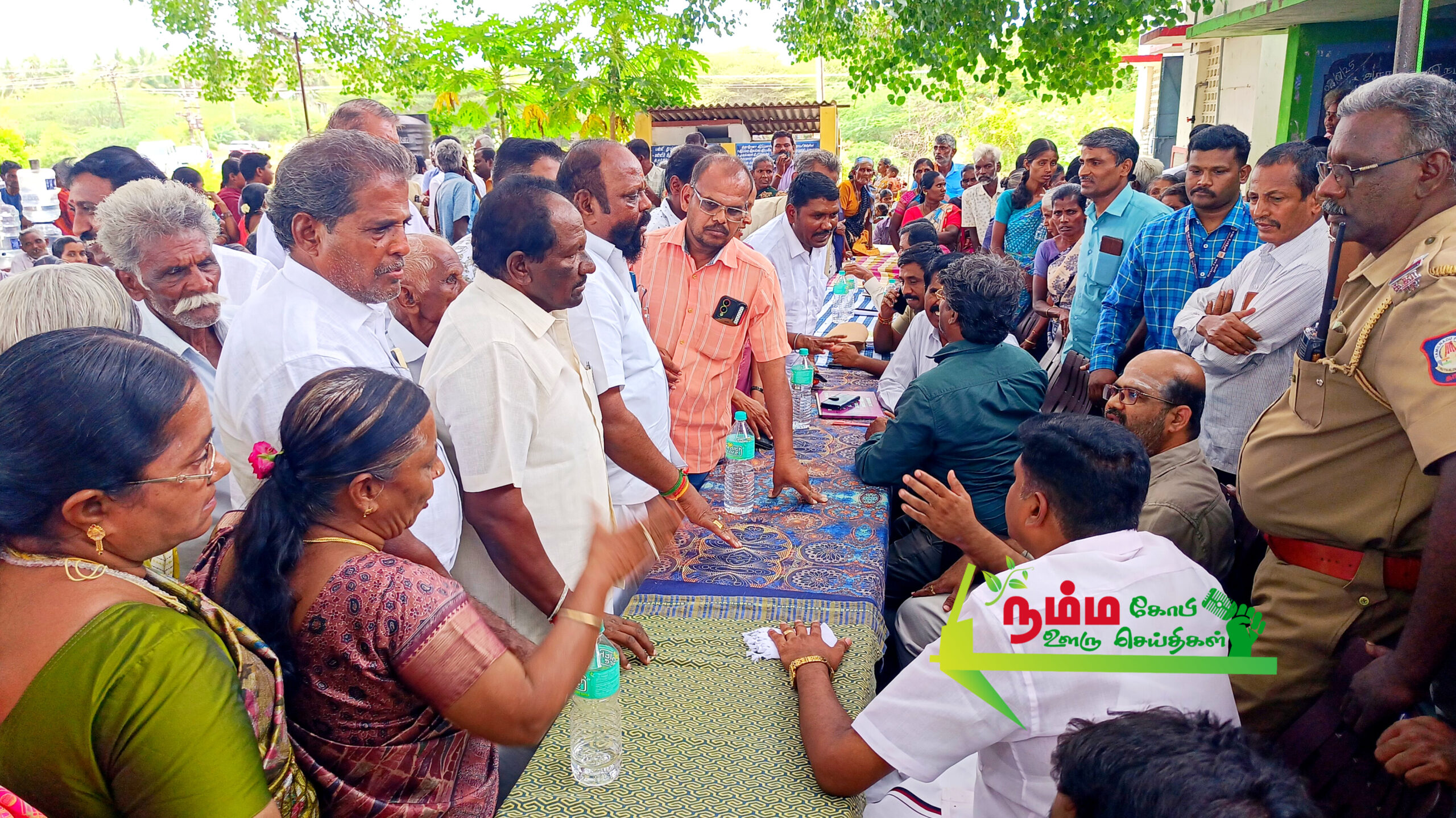 கோபிசெட்டிபாளையம் கொளப்பலூர் அடுத்த சாணர்பாளையம் பகுதியில் புதிதாக அமைக்கப்பட உள்ள மின்மயணத்திர்க்கு கிராம மக்கள் எதிர்ப்பு. கருத்து கேட்டு கூட்டத்தின் போது கொளப்பலூர் பேரூராட்சி தலைவரை பொதுமக்கள் முற்றுகையிட்டதால் பரபரப்பு 5 InShot 20250703 150853995 scaled