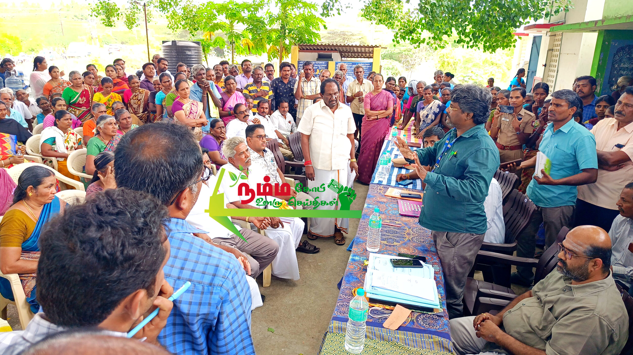 கோபிசெட்டிபாளையம் கொளப்பலூர் அடுத்த சாணர்பாளையம் பகுதியில் புதிதாக அமைக்கப்பட உள்ள மின்மயணத்திர்க்கு கிராம மக்கள் எதிர்ப்பு. கருத்து கேட்டு கூட்டத்தின் போது கொளப்பலூர் பேரூராட்சி தலைவரை பொதுமக்கள் முற்றுகையிட்டதால் பரபரப்பு 7 InShot 20250703 150934539 scaled