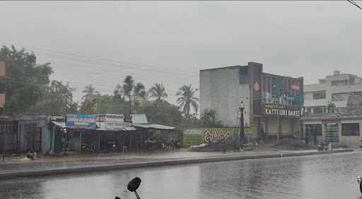 There was heavy rain in a few places in the Kopicetipalum periphery and moderate rainfall in a few places