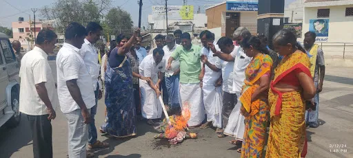 In front of the bus station, the effigy of Khushpu was beaten with sandals and burnt on behalf of Nambiur union DMK