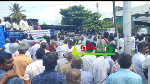 More than 200 farmers struggle in the school, insisting to stop the prosecution of farmers, urging forest animals to prevent the damage of agricultural crops.