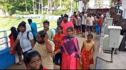 In the summer vacation at the flagvary Dam near Kopisetiba, more than 4 thousand tourists were delighted to bathe in the boiling water as a grace and travel to the prize