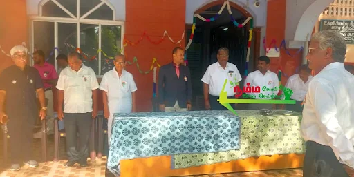 gobi Taluka Lawyers Group Chairman and Deputy Judge Jeevapandian mounted the national flag on the Kopicetipalum court complex to mark Independence Day.