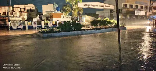 Rainwater has been flooded into more than 100 homes in Nambiyur due to heavy rains in Nambeur and surrounding areas