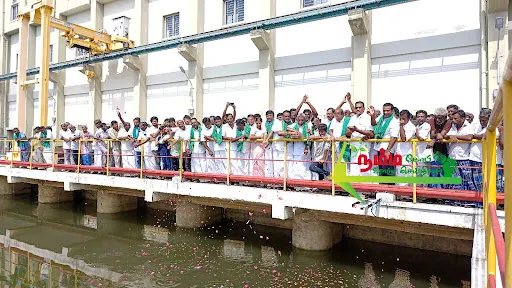 A large number of flowers were lifted at the 5th hydropower station of the Athikatu Avinasi Project, set at the Nambur Variety near gobi