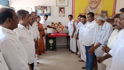 The birthday party of the late former Chief Minister on behalf of the Union Think in Nambiyur was well celebrated.