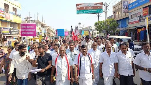 நம்பியூர் ஒன்றிய அதிமுக சார்பில்திமுக அரசு கண்டித்து மனித சங்கிலி போராட்டம்திமுக அரசு கண்டித்து மனித சங்கிலி போராட்டம்ஆயிரத்துக்கும் மேற்பட்டோர் கலந்து கொண்டனர்ஆயிரத்துக்கும் மேற்பட்டோர் கலந்து கொண்டனர். 2 aiadmk condemned by dmk government 21370198061647929342