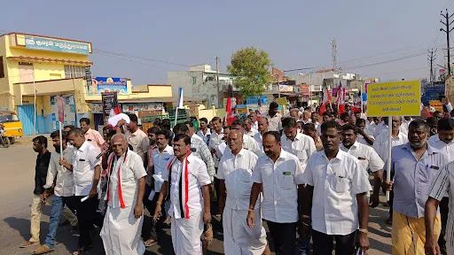 நம்பியூர் ஒன்றிய அதிமுக சார்பில்திமுக அரசு கண்டித்து மனித சங்கிலி போராட்டம்திமுக அரசு கண்டித்து மனித சங்கிலி போராட்டம்ஆயிரத்துக்கும் மேற்பட்டோர் கலந்து கொண்டனர்ஆயிரத்துக்கும் மேற்பட்டோர் கலந்து கொண்டனர். 3 aiadmk condemned by dmk government 36637894569335993439